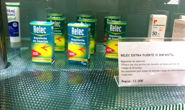 Este es el repelente de mosquitos que recomiendan, RELEC. Ya veis, vale el doble que el del Mercadona...